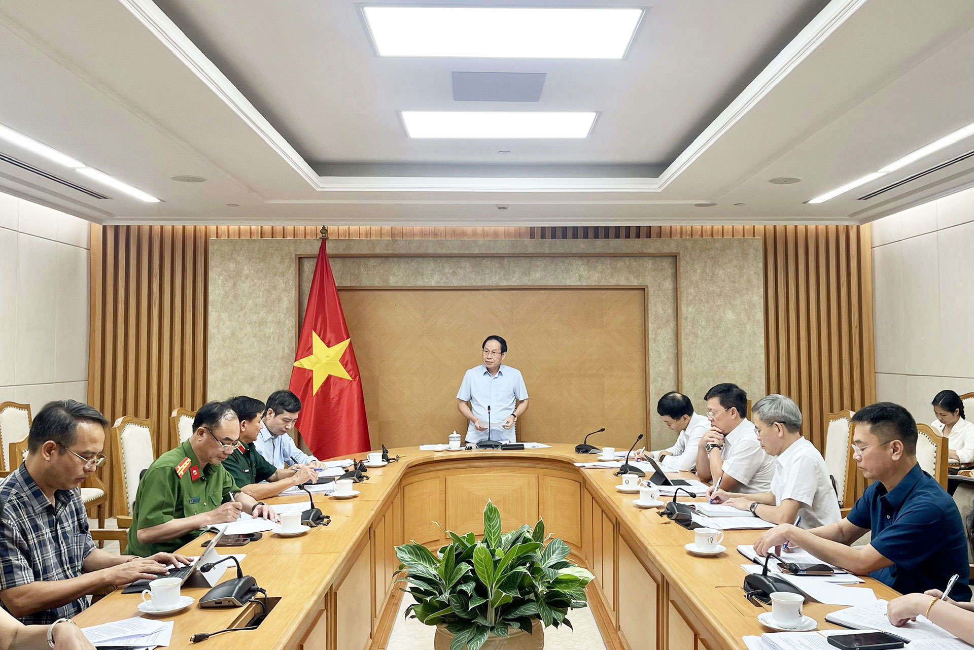 Phó Thủ tướng: Nghiên cứu tăng mức đặt cọc đấu giá đất lên 20-50%